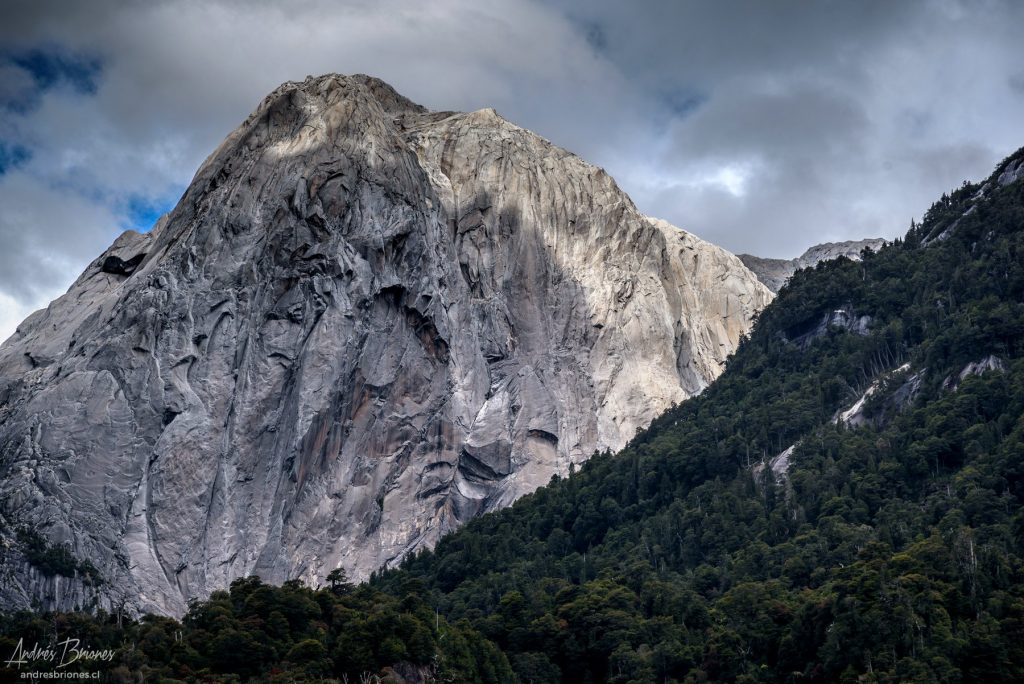Cumbre de granito en Valle de Cochamó